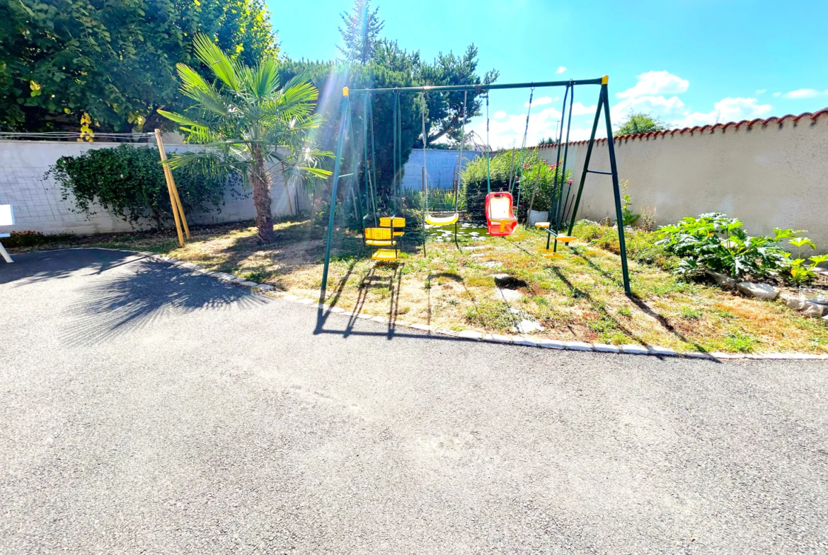 Maison traditionnelle 3 pièces à Andrezieux-Bouthéon avec sous-sol et terrain 