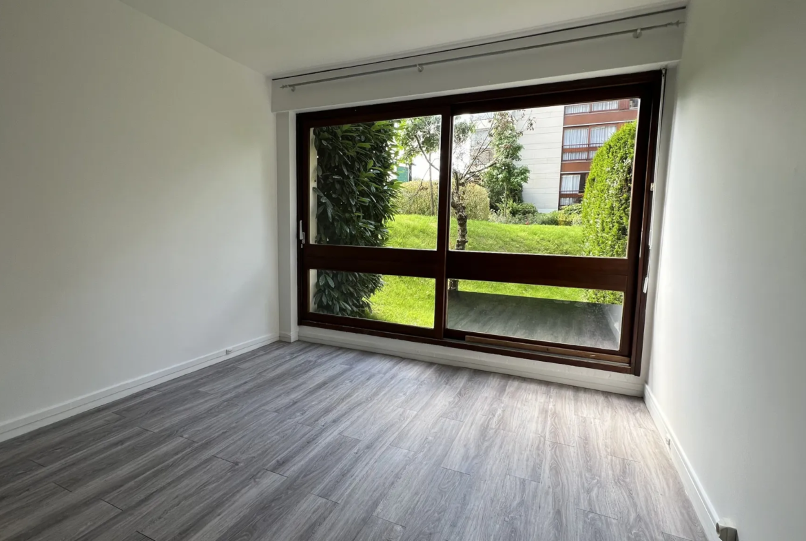 Grand Appartement avec Ascenseur Privé à Choisy-Le-Roi 