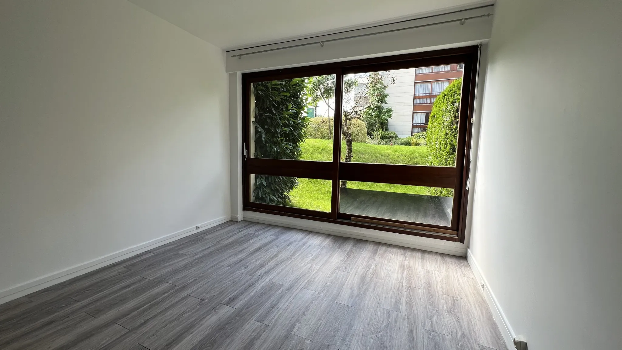 Grand Appartement avec Ascenseur Privé à Choisy-Le-Roi 