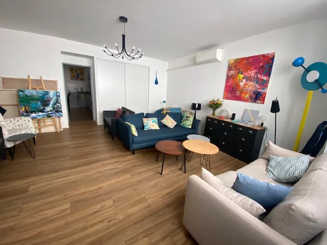 Appartement T2 rénové de 63 m² à Nîmes près de la Maison Carrée 