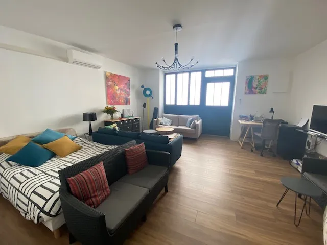 Appartement T2 rénové de 63 m² à Nîmes près de la Maison Carrée 