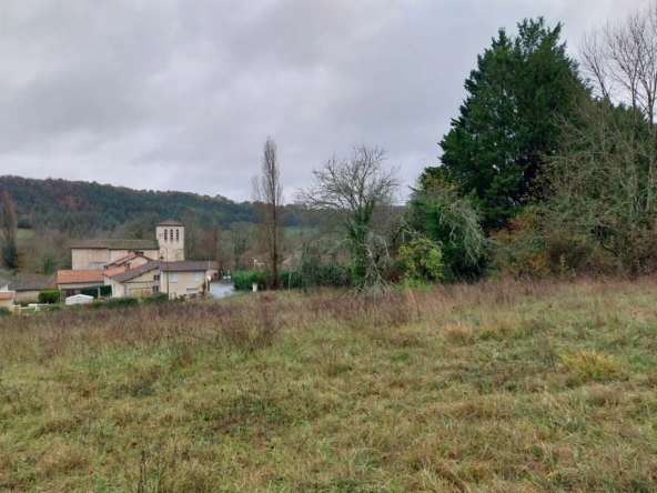 Terrain Constructible de 2310 m² avec Vue sur Château L'Evêque