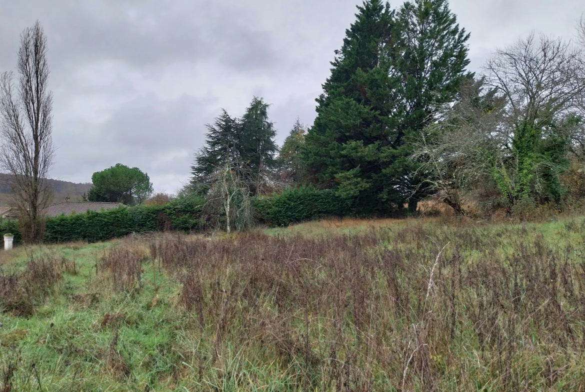 Terrain à bâtir sur plateau herboré à Château L'Evêque 