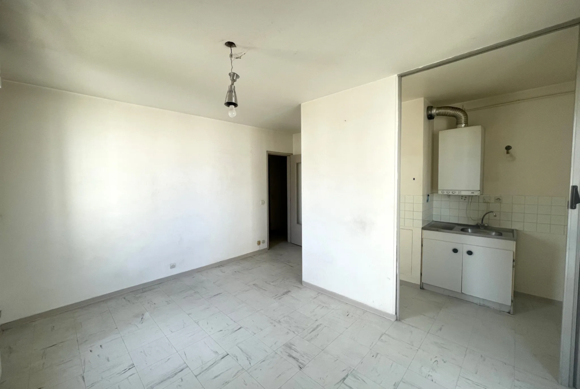 À vendre : Studio de 25 m² à Toulon avec parking 