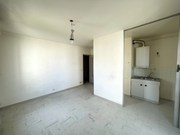 À vendre : Studio de 25 m² à Toulon avec parking