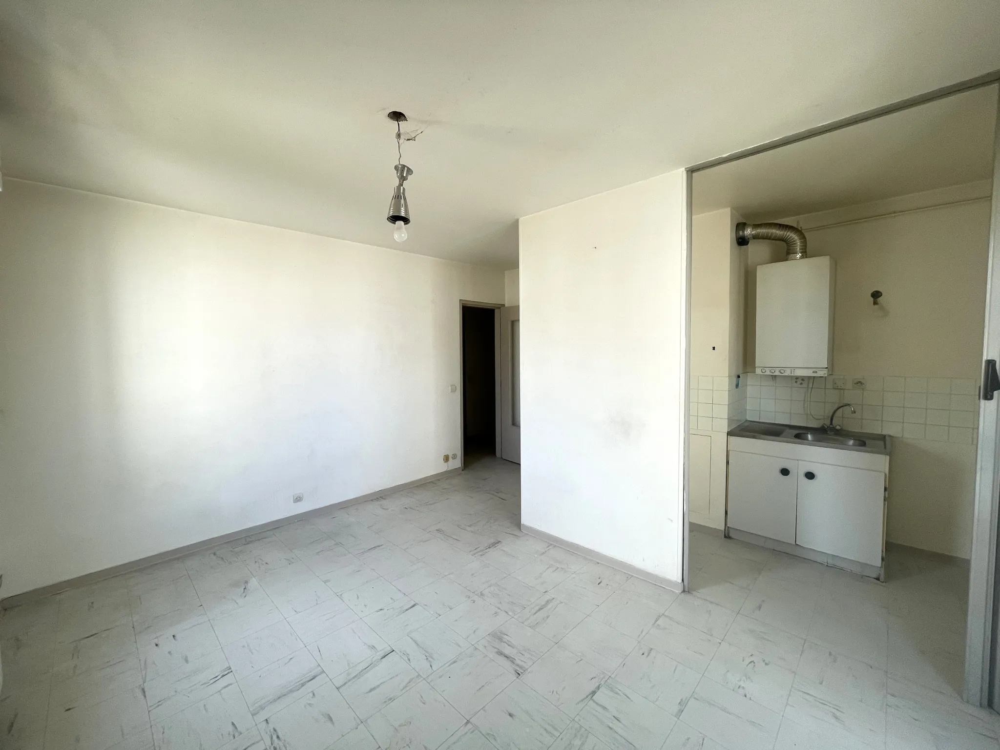 À vendre : Studio de 25 m² à Toulon avec parking 