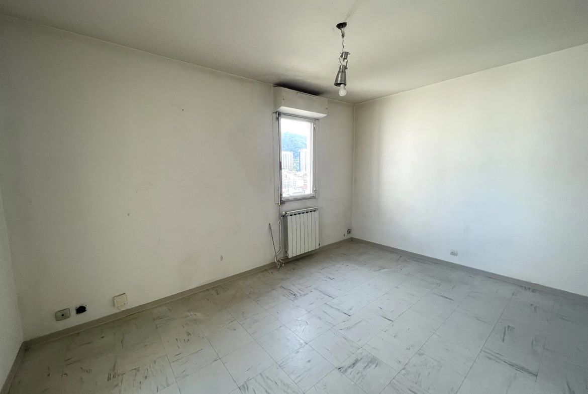 À vendre : Studio de 25 m² à Toulon avec parking 