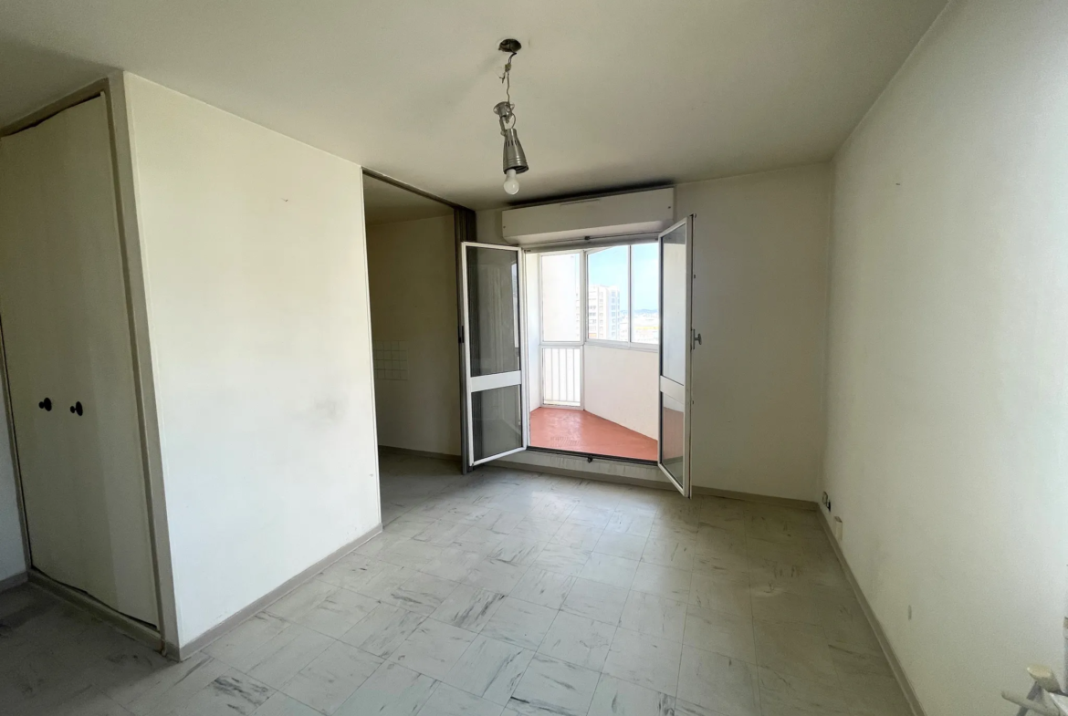 À vendre : Studio de 25 m² à Toulon avec parking 