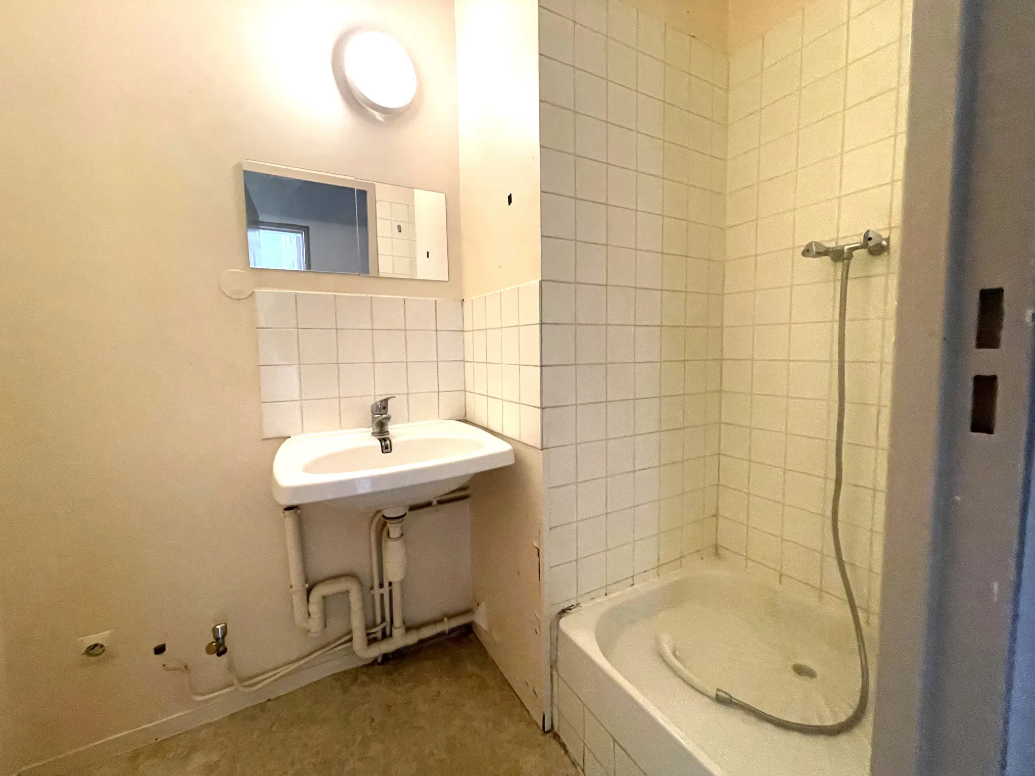 À vendre : Studio de 25 m² à Toulon avec parking 