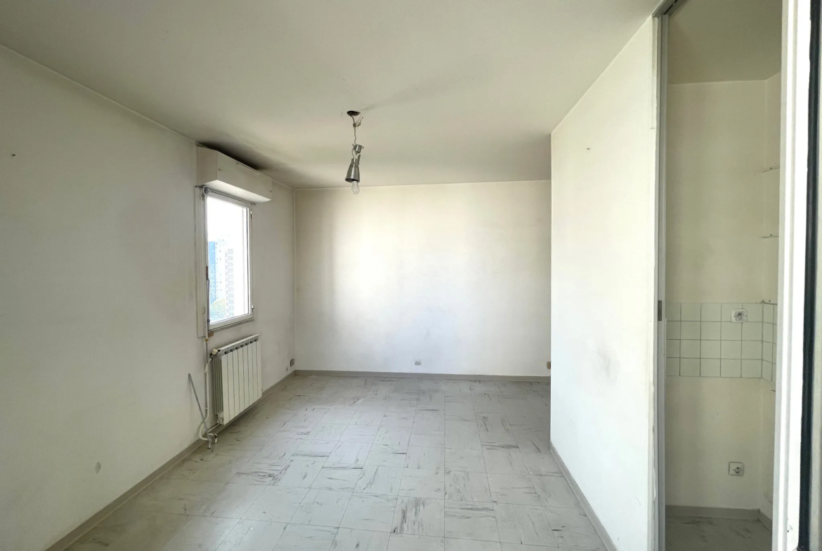 À vendre : Studio de 25 m² à Toulon avec parking 