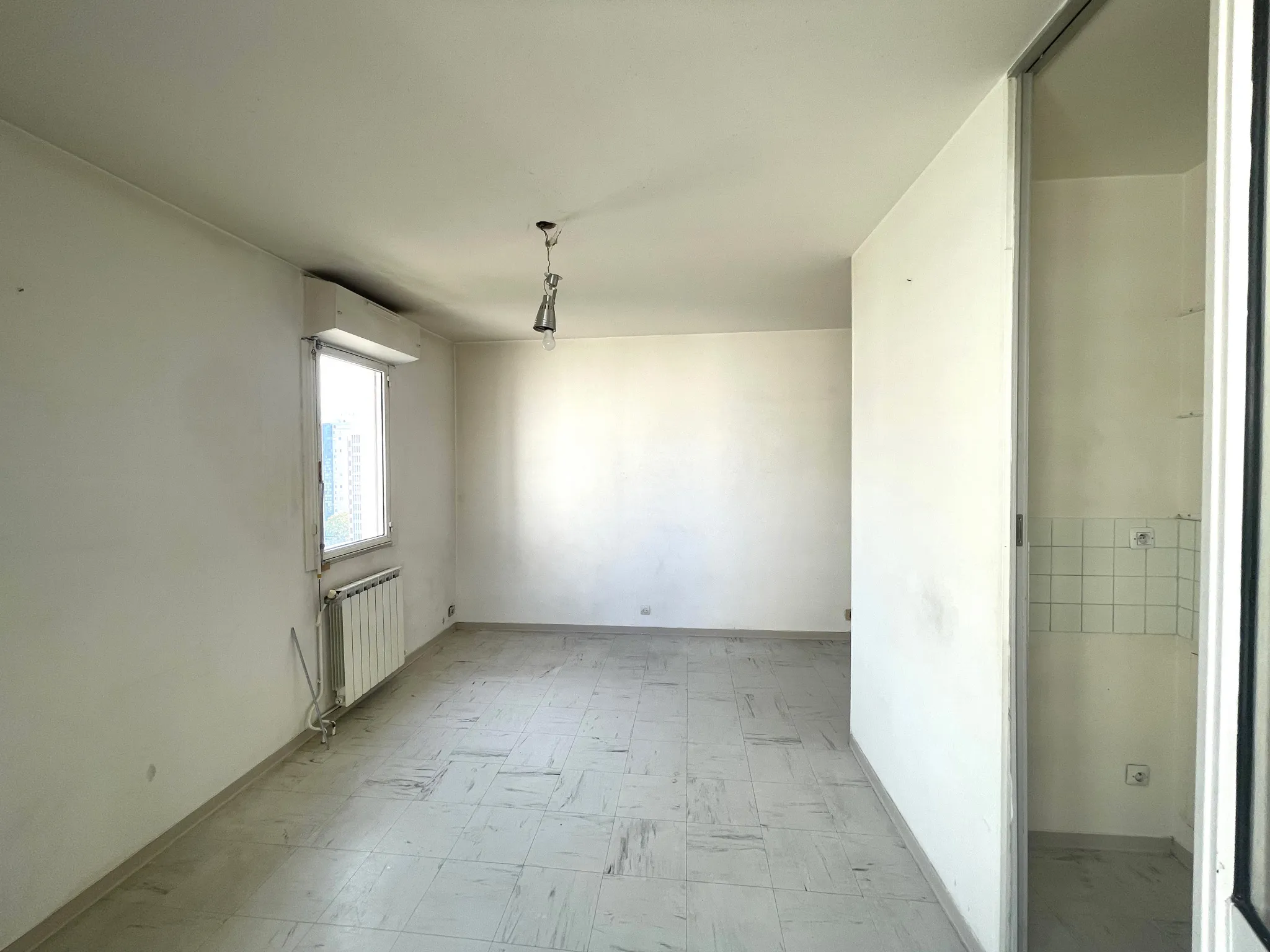 À vendre : Studio de 25 m² à Toulon avec parking 