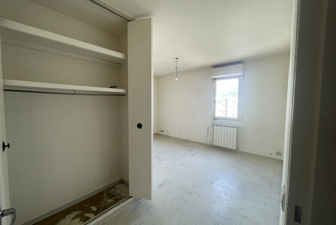 À vendre : Studio de 25 m² à Toulon avec parking 