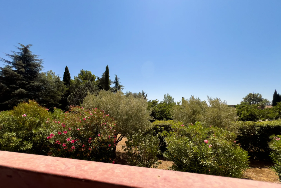 Appartement rénové avec cave à Hyères - 2 chambres 