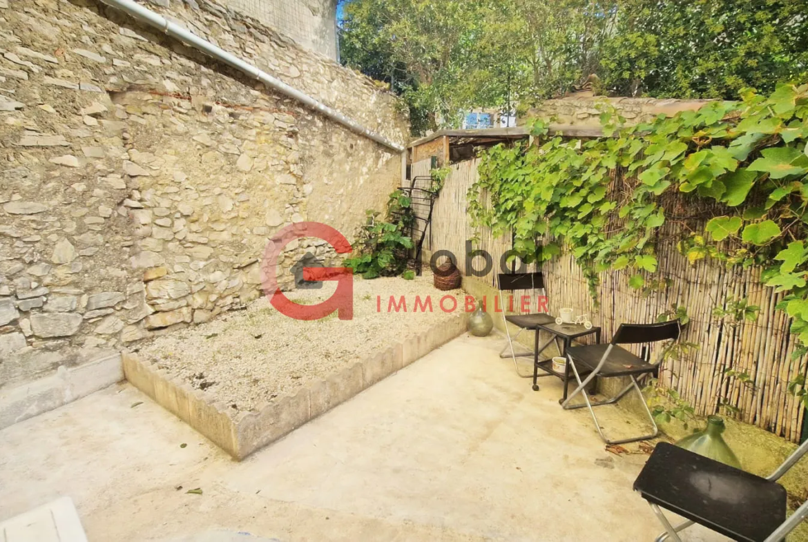 Appartement 3 pièces à vendre à Lançon-Provence avec cour et stationnement 