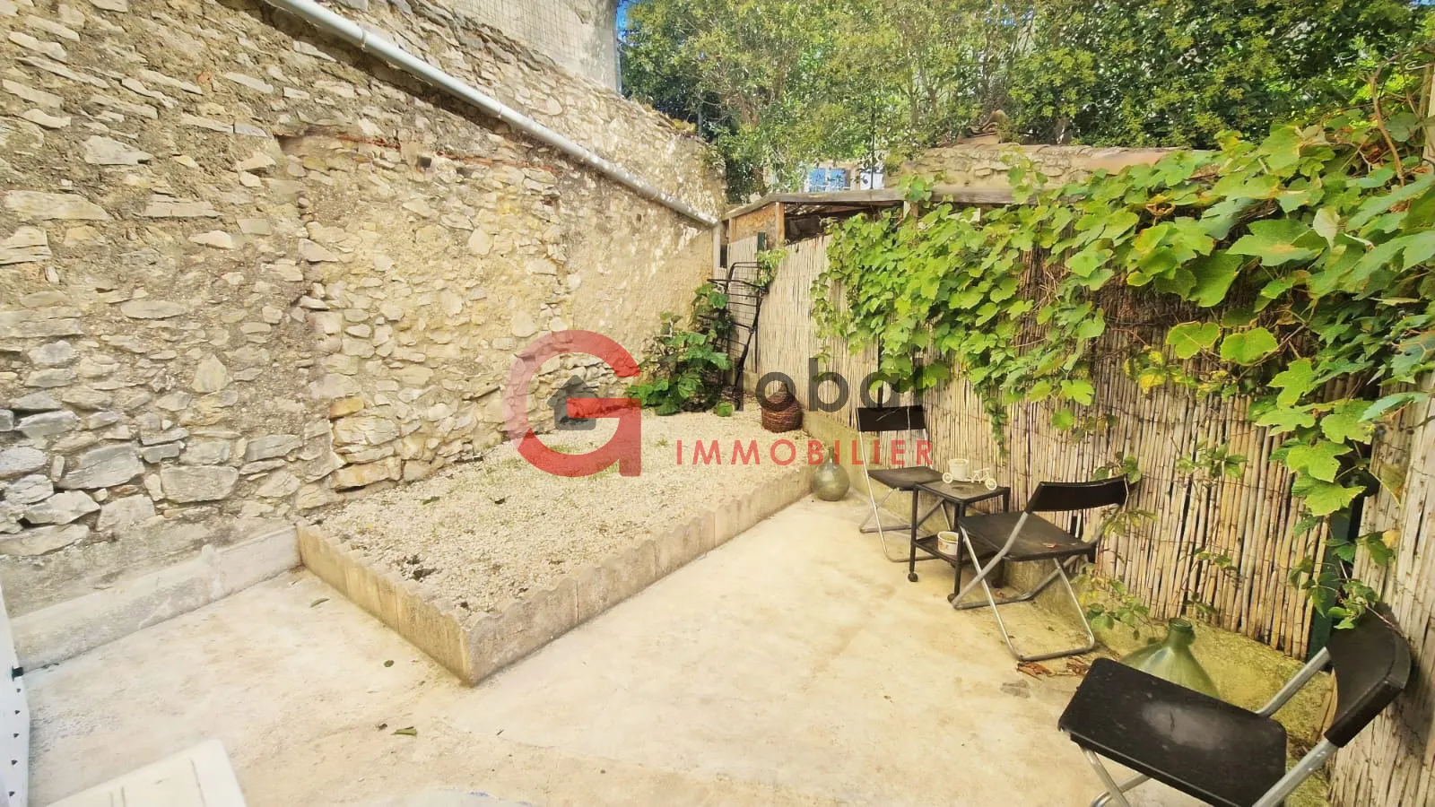 Appartement 3 pièces à vendre à Lançon-Provence avec cour et stationnement 