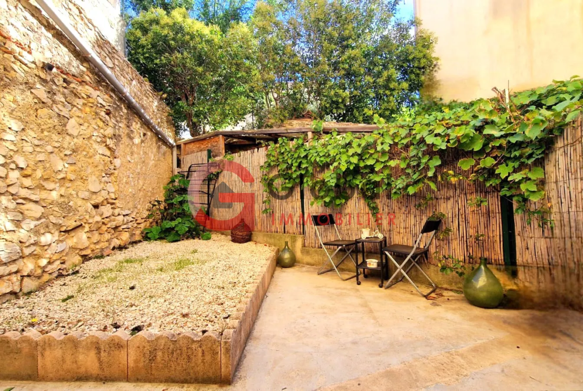 Appartement 3 pièces à vendre à Lançon-Provence avec cour et stationnement 