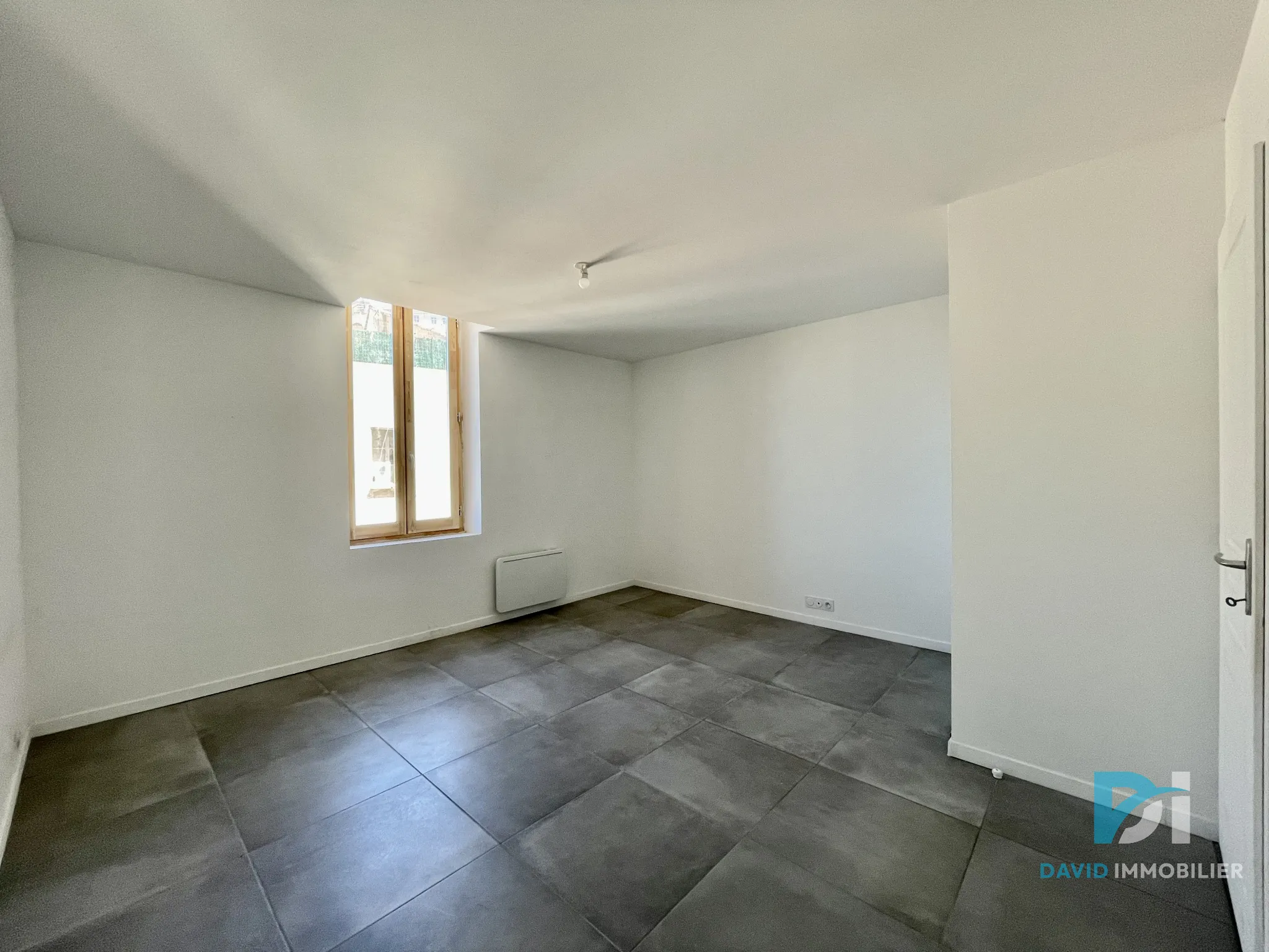 Appartement T2 entièrement rénové à Béziers 