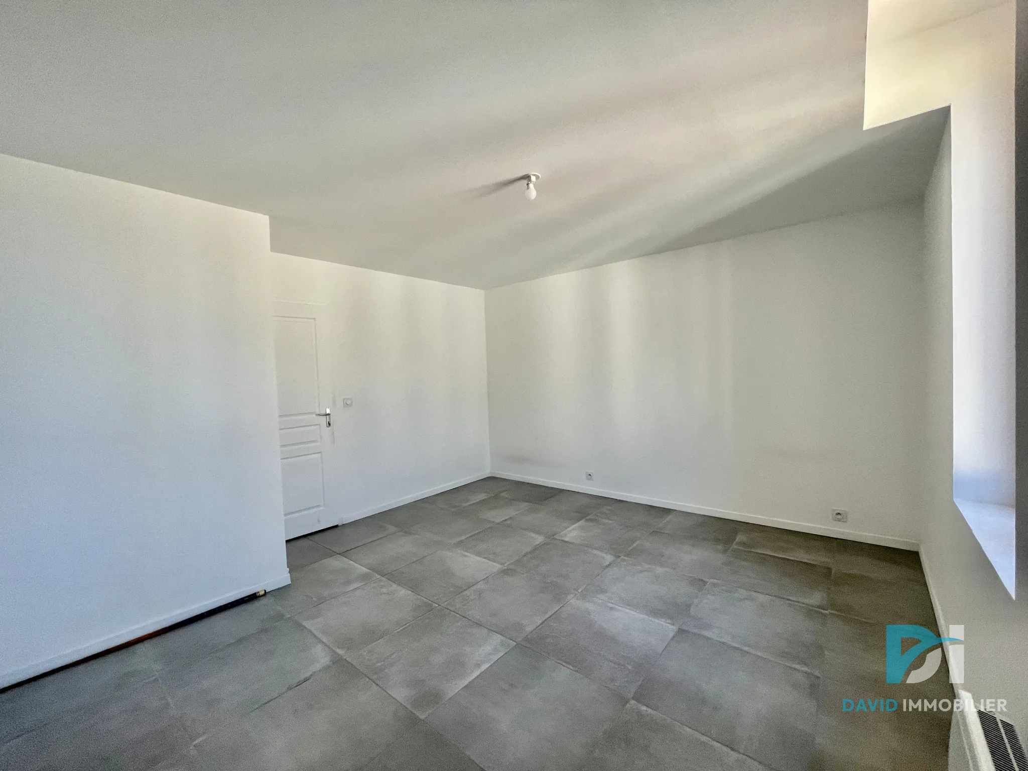 Appartement T2 entièrement rénové à Béziers 