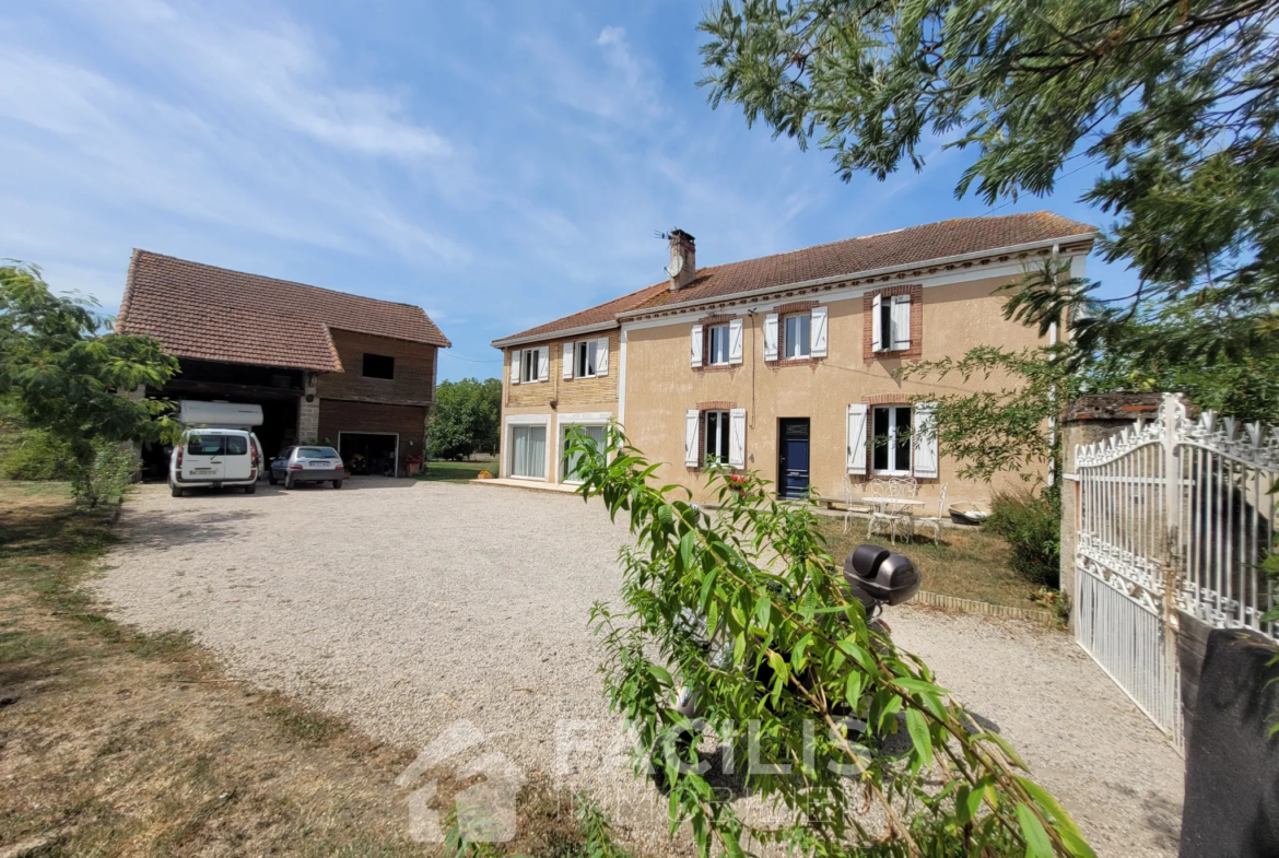 Grande maison avec 5 chambres à Vic-en-Bigorre 