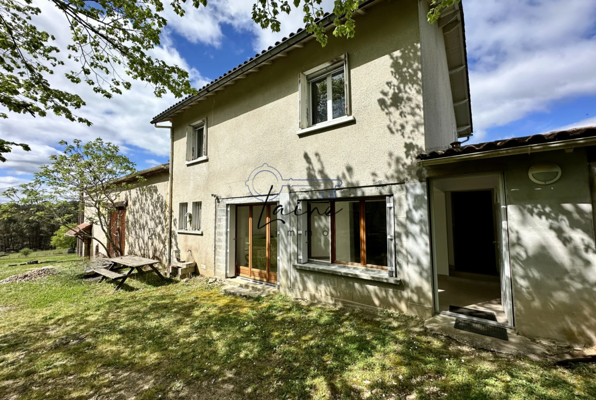 Charmante ferme avec 3 chambres et grand terrain à Bergerac 