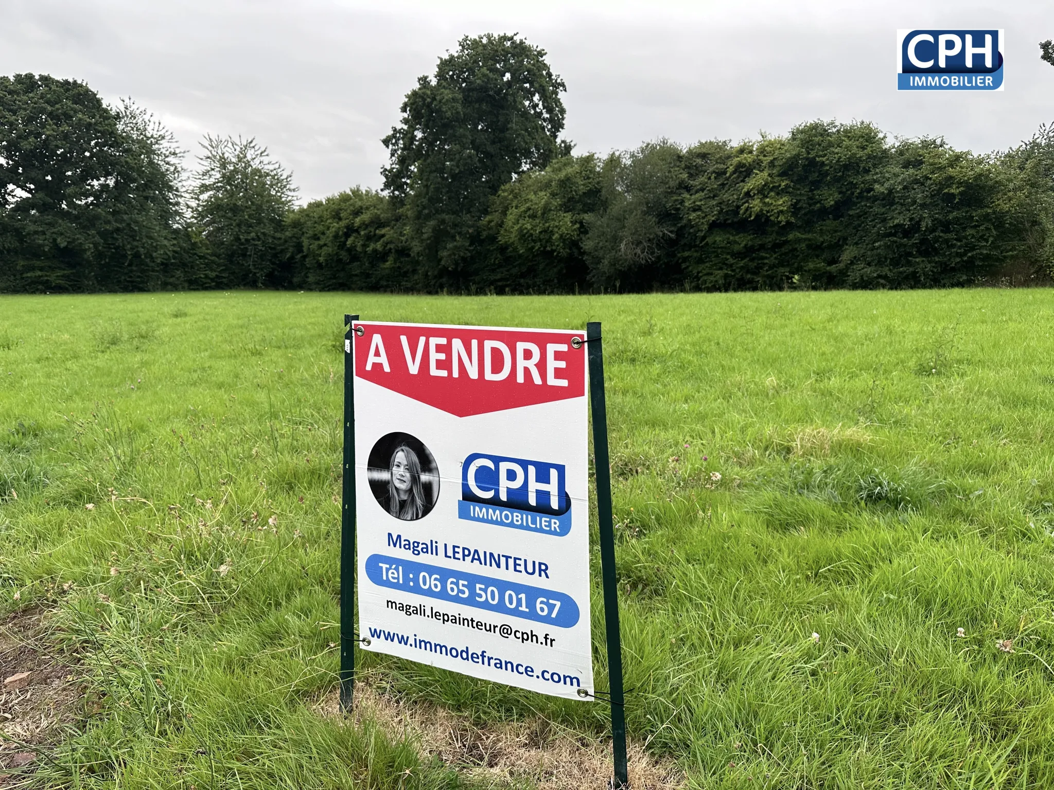 Terrain constructible à Bény Bocage - 1087 m² 