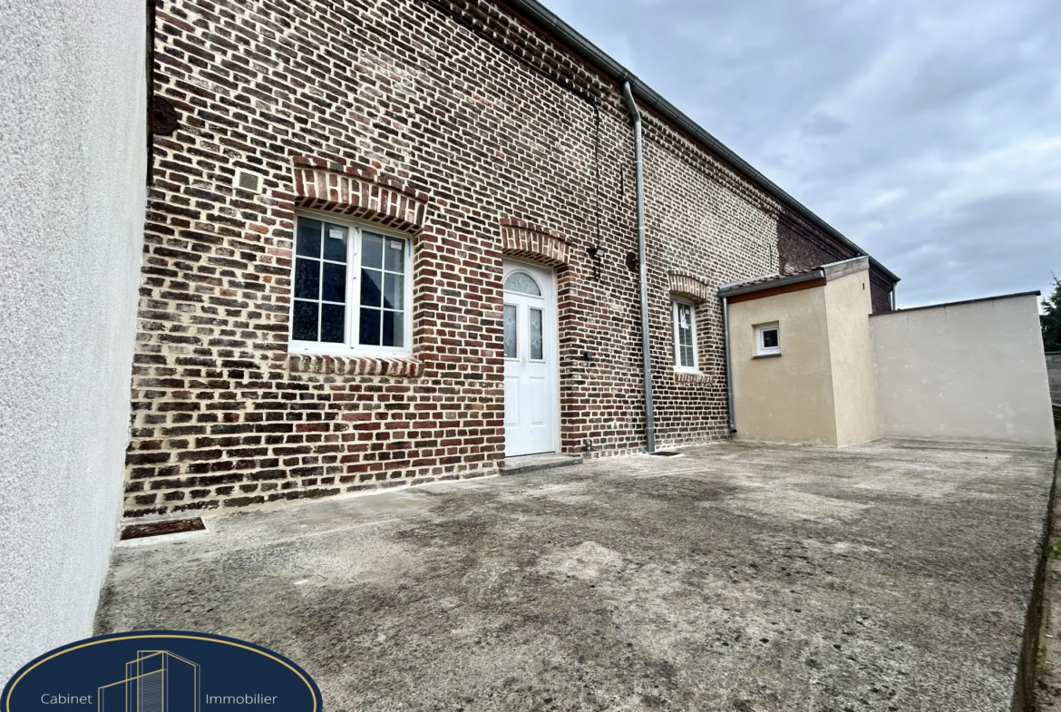 Renovated Townhouse with Courtyard in Condé-sur-l'Escaut 