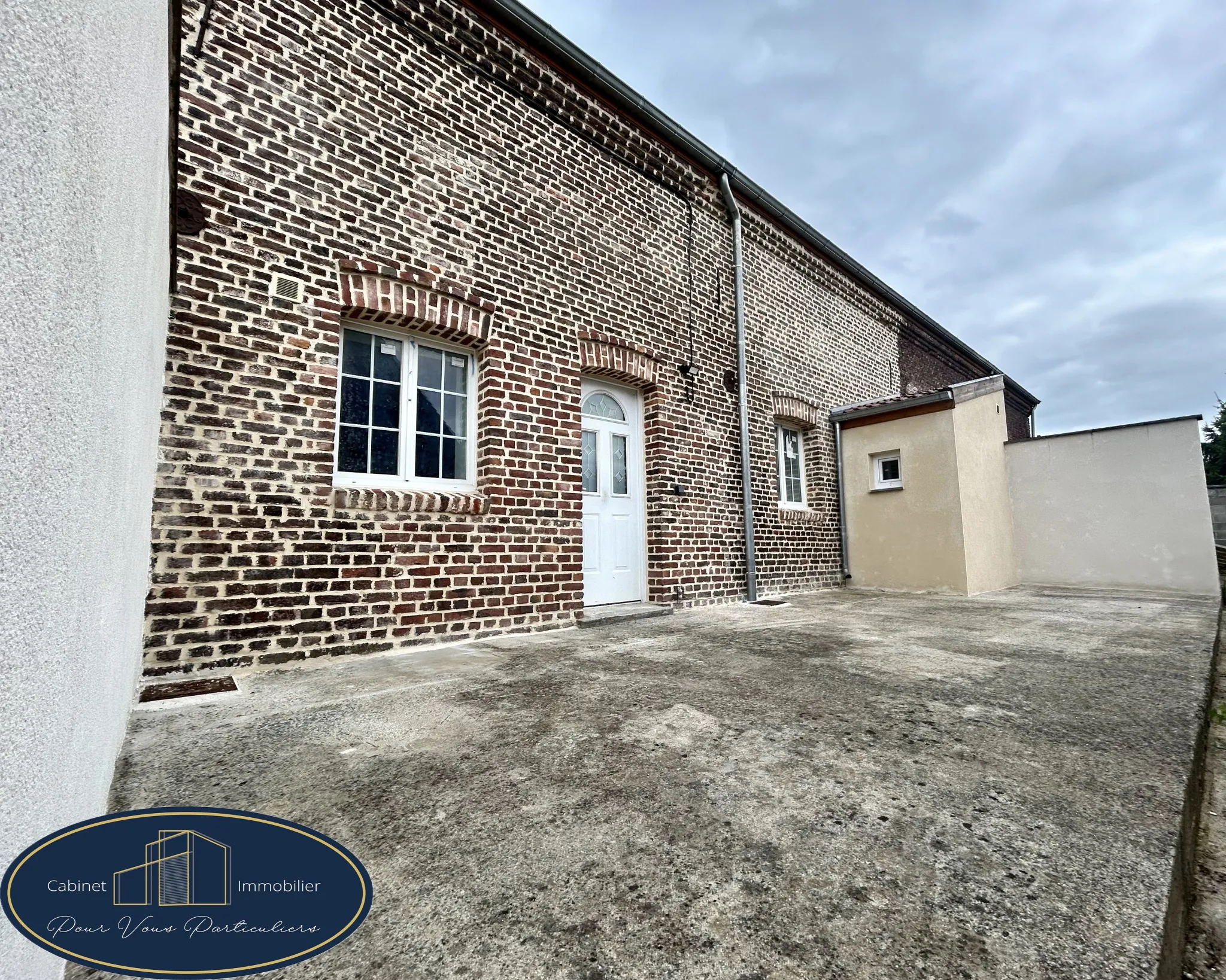 Renovated Townhouse with Courtyard in Condé-sur-l'Escaut 