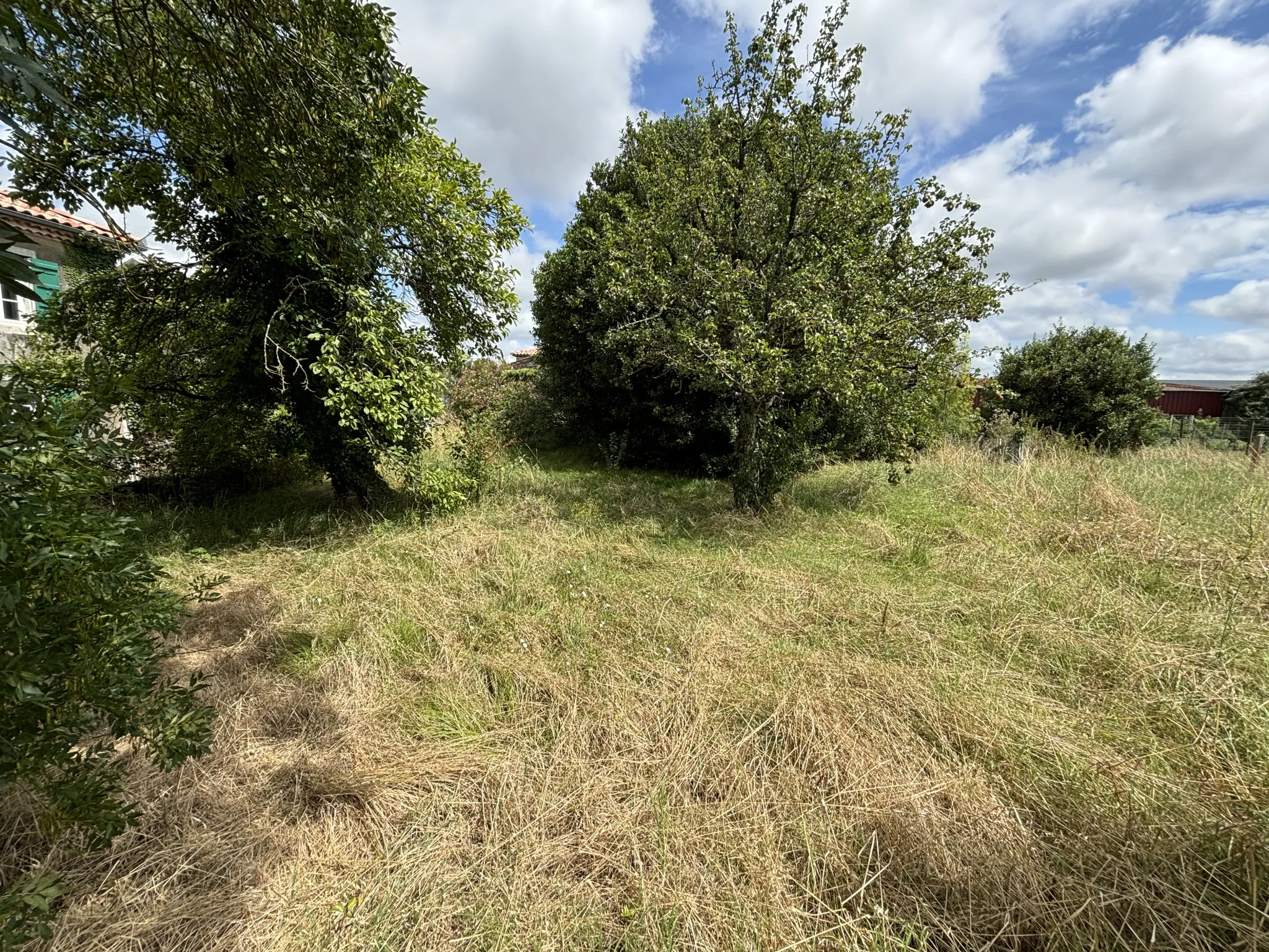 Terrain constructible viabilisé à Grézac, proche Cozes 