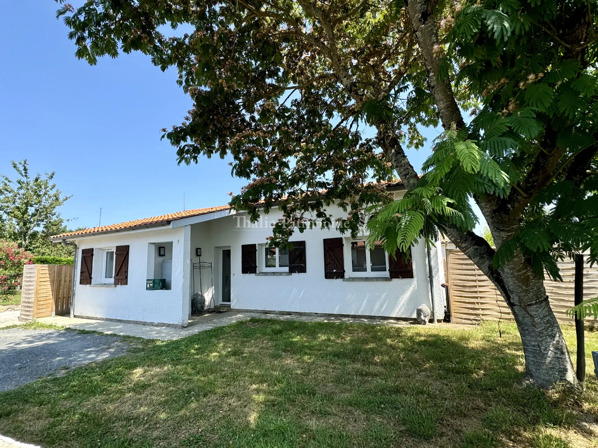 Maison rénovée de 82m2 avec jardin près du centre-bourg 