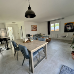 Maison rénovée de 82m² avec jardin proche du centre-bourg à Camblanes-et-Meynac