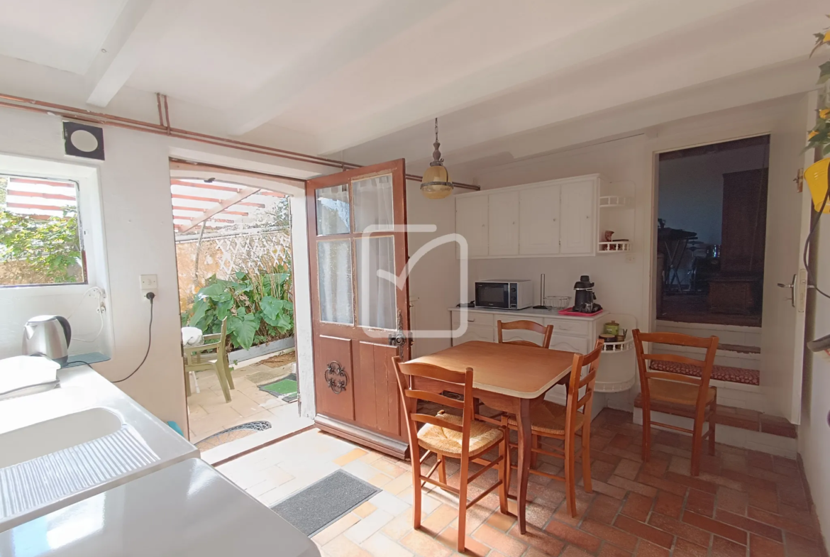 Maison de ville atypique à Ligugé avec jardin et vue dégagée 