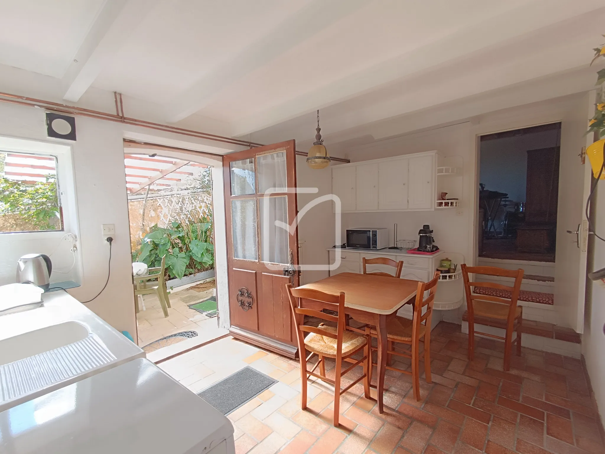 Maison de ville atypique à Ligugé avec jardin et vue dégagée 