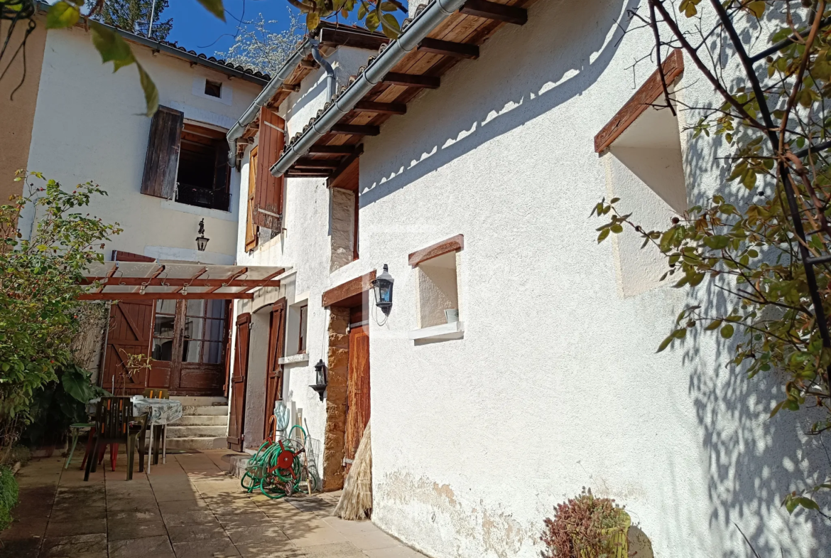 Maison de ville atypique à Ligugé avec jardin et vue dégagée 