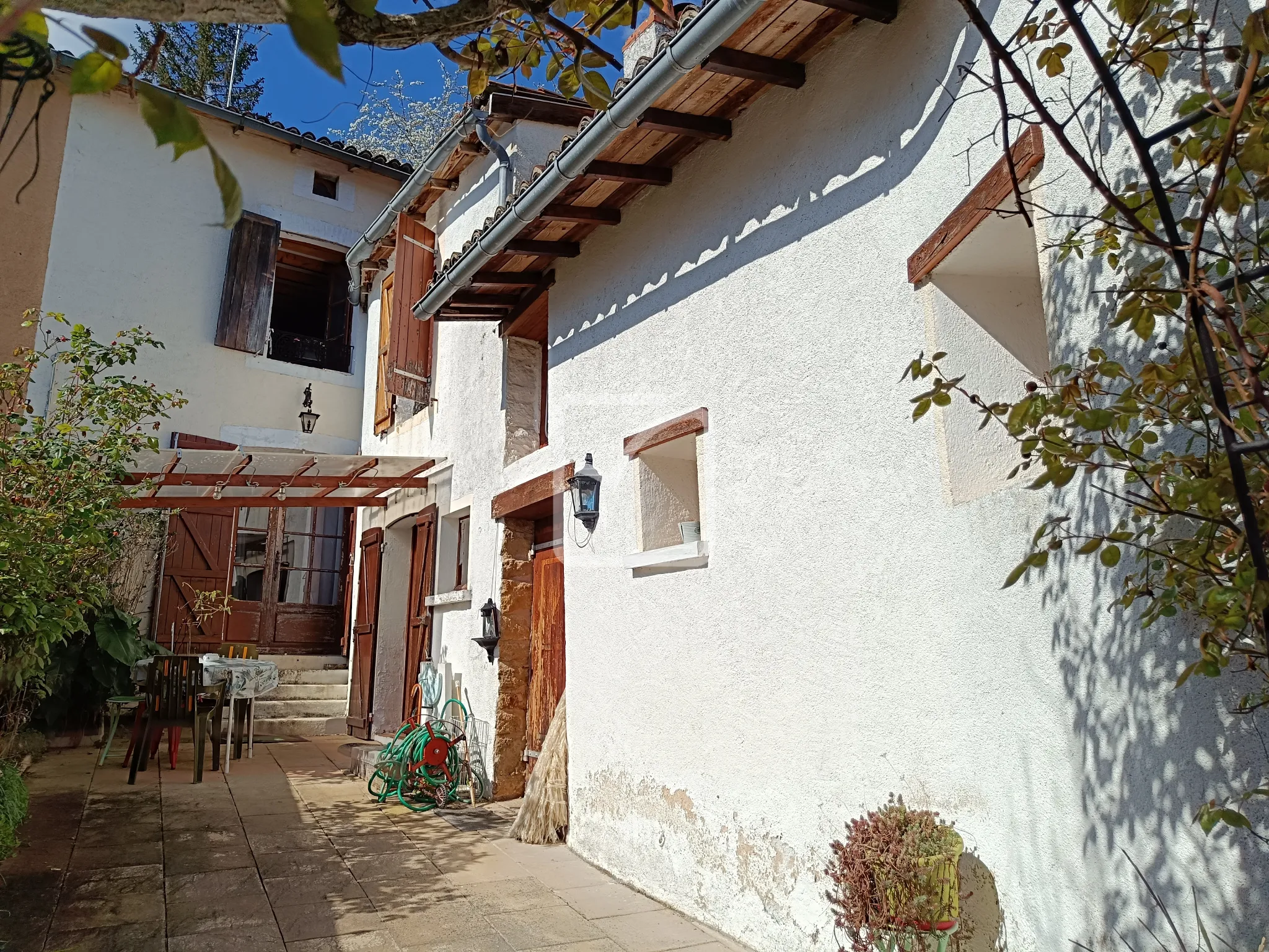 Maison de ville atypique à Ligugé avec jardin et vue dégagée 