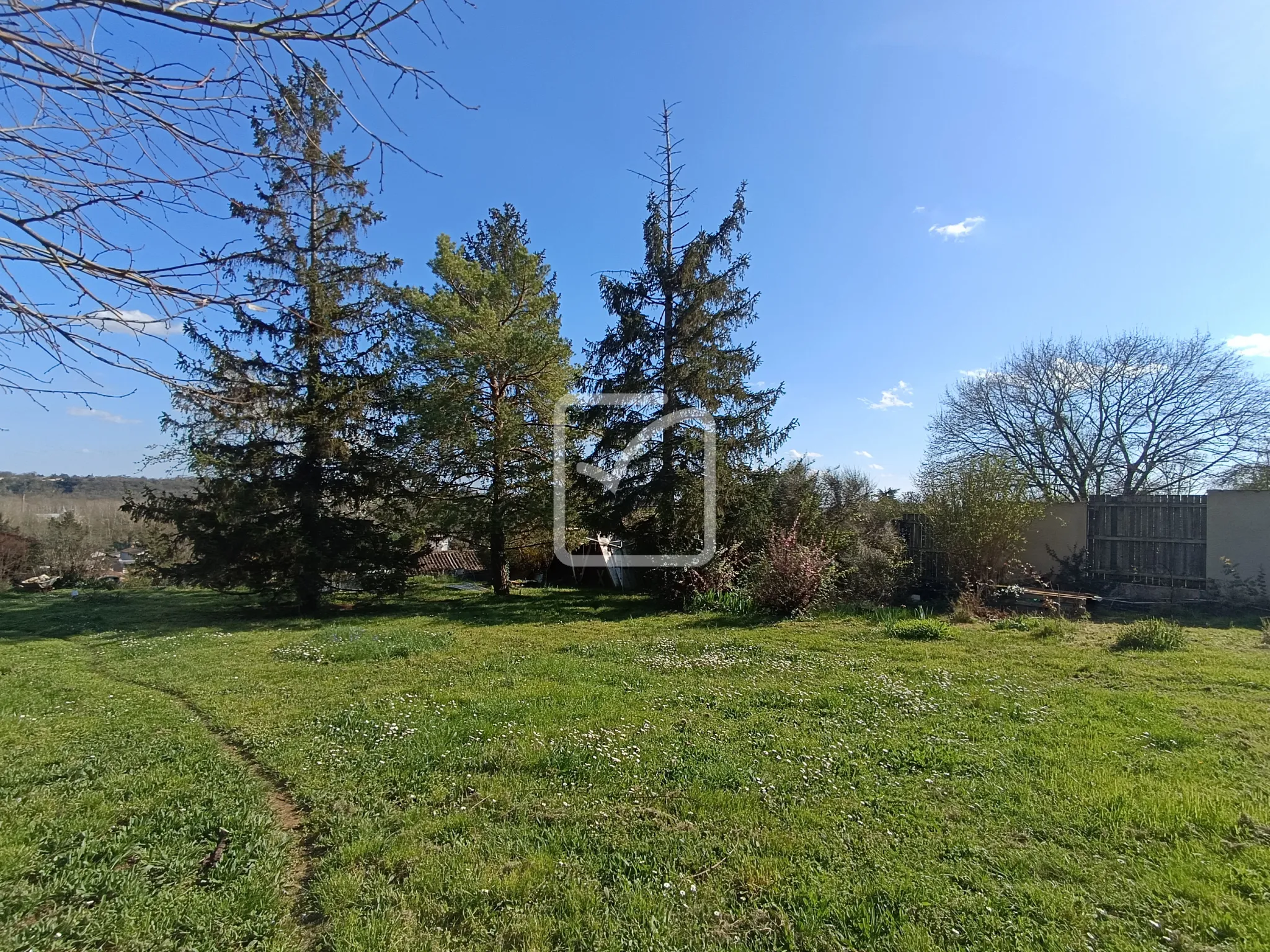 Maison de ville atypique à Ligugé avec jardin et vue dégagée 