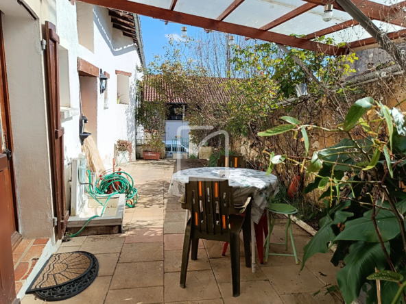 Maison de ville atypique à Ligugé avec jardin et vue dégagée