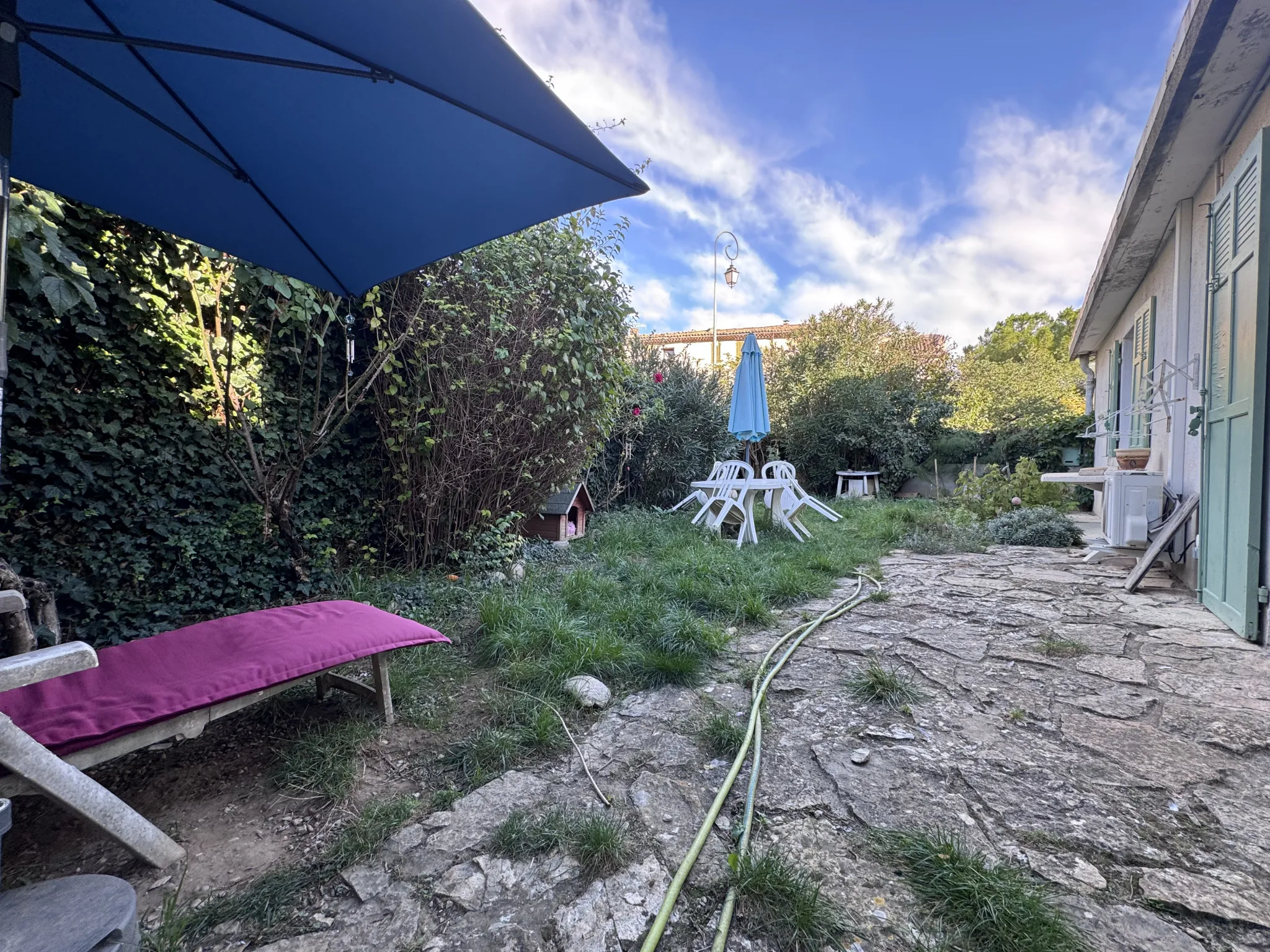 Maison avec 3 appartements à vendre à Peyrolles en Provence 