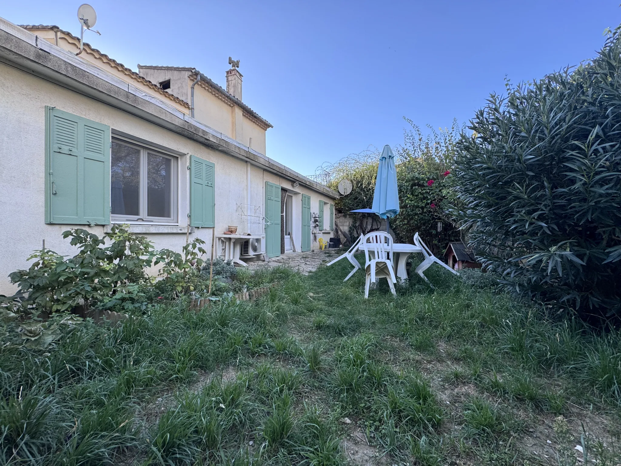 Maison avec 3 appartements à vendre à Peyrolles en Provence 