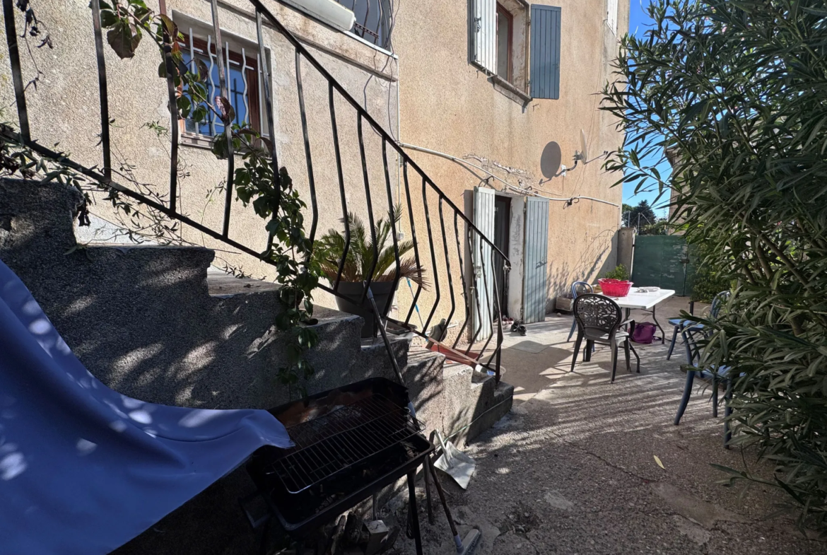 Maison avec 3 appartements à vendre à Peyrolles en Provence 