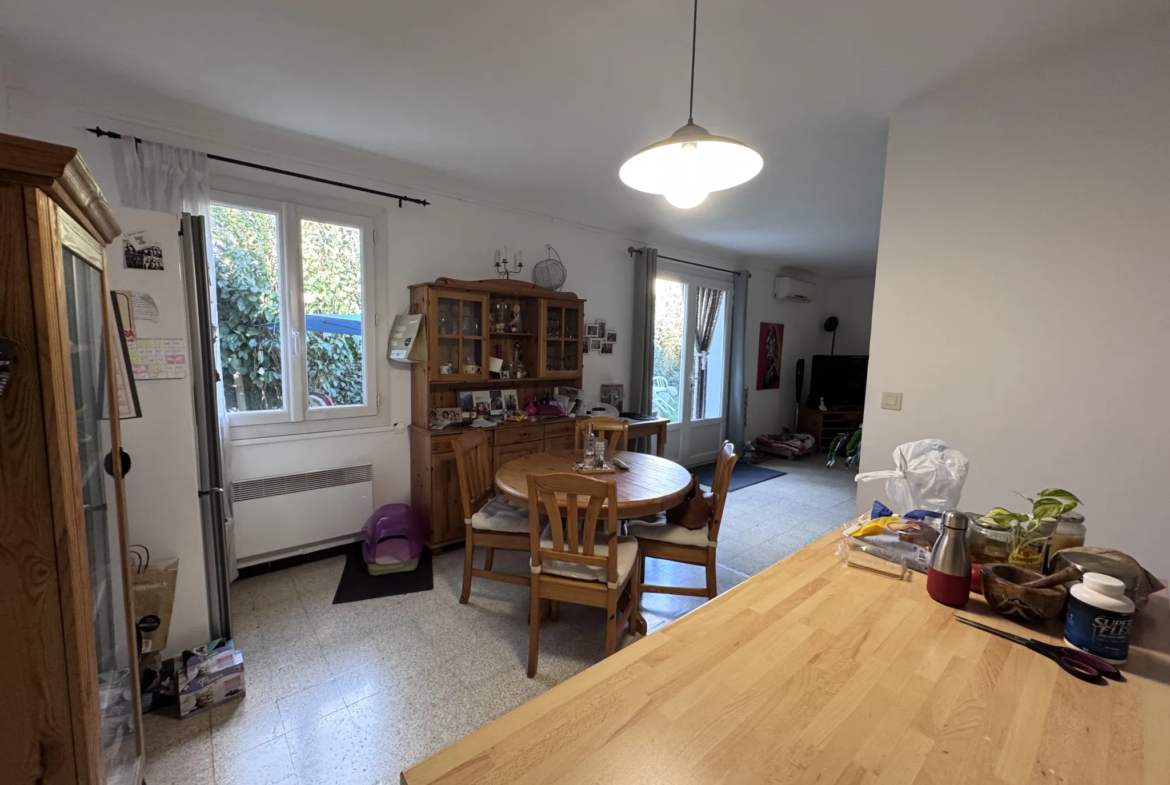 Maison avec 3 appartements à vendre à Peyrolles en Provence 