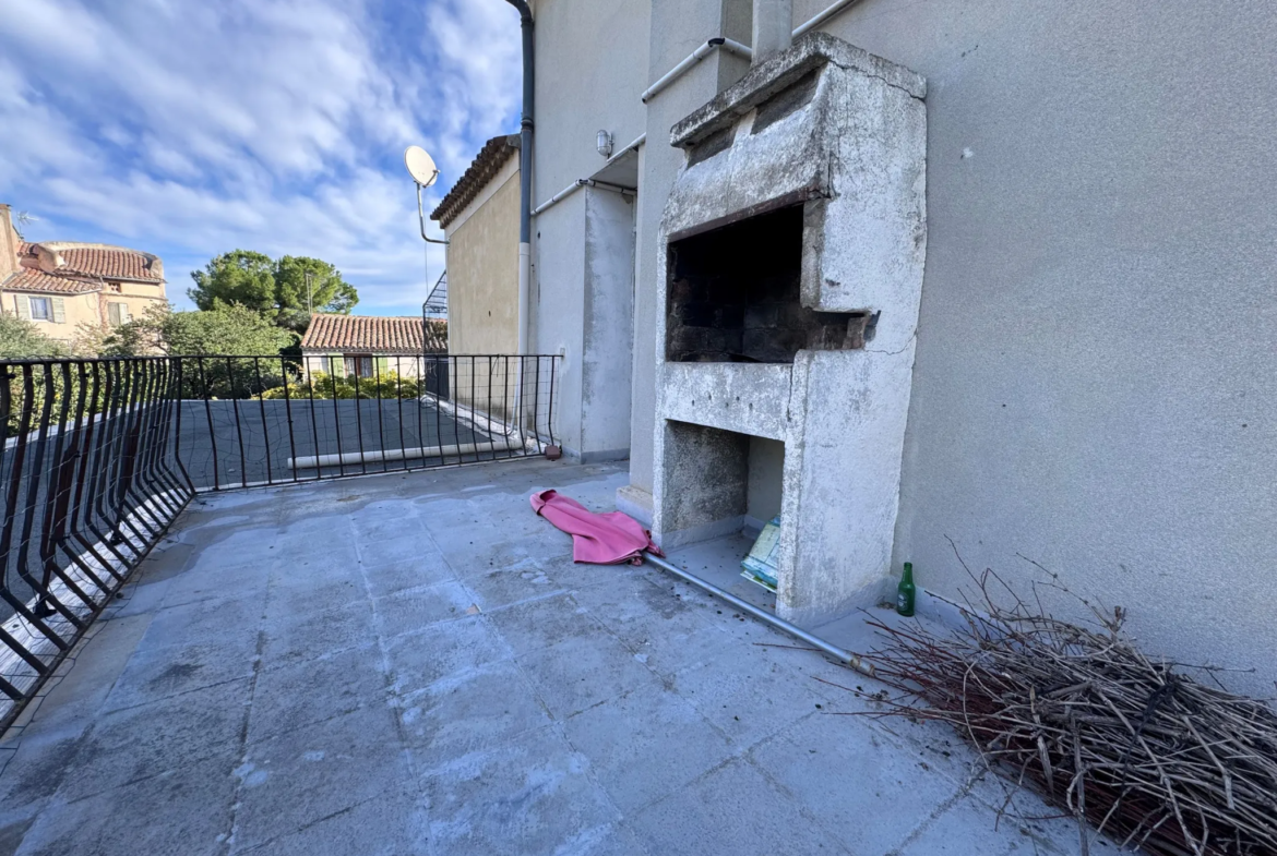 Maison avec 3 appartements à vendre à Peyrolles en Provence 