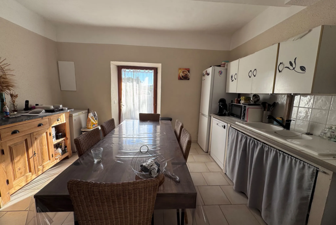 Maison avec 3 appartements à vendre à Peyrolles en Provence 