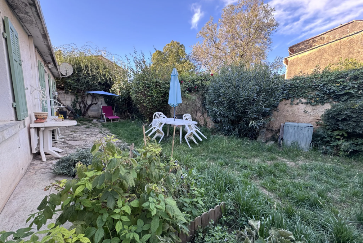 Maison avec 3 appartements à vendre à Peyrolles en Provence 