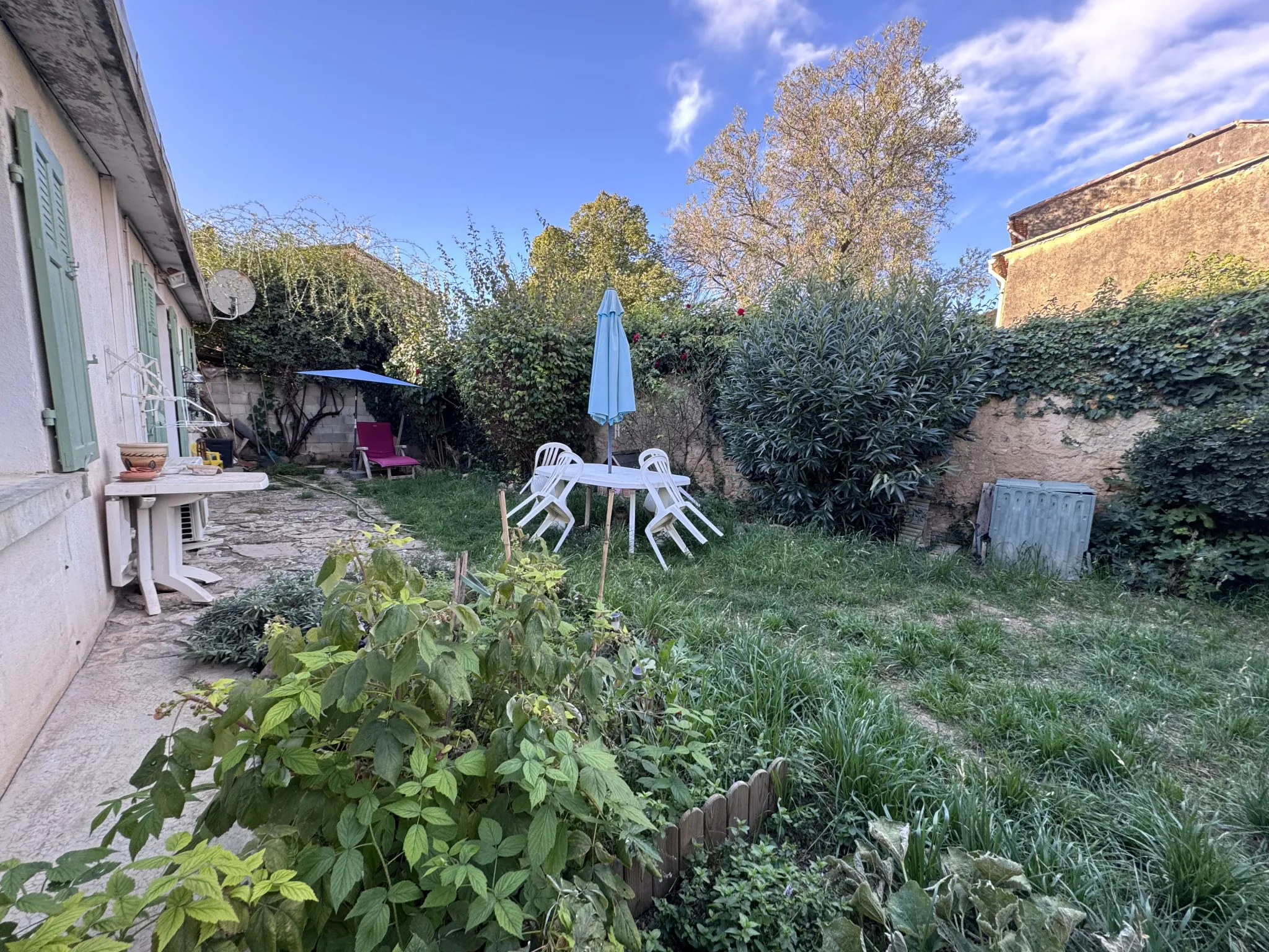 Maison avec 3 appartements à vendre à Peyrolles en Provence 