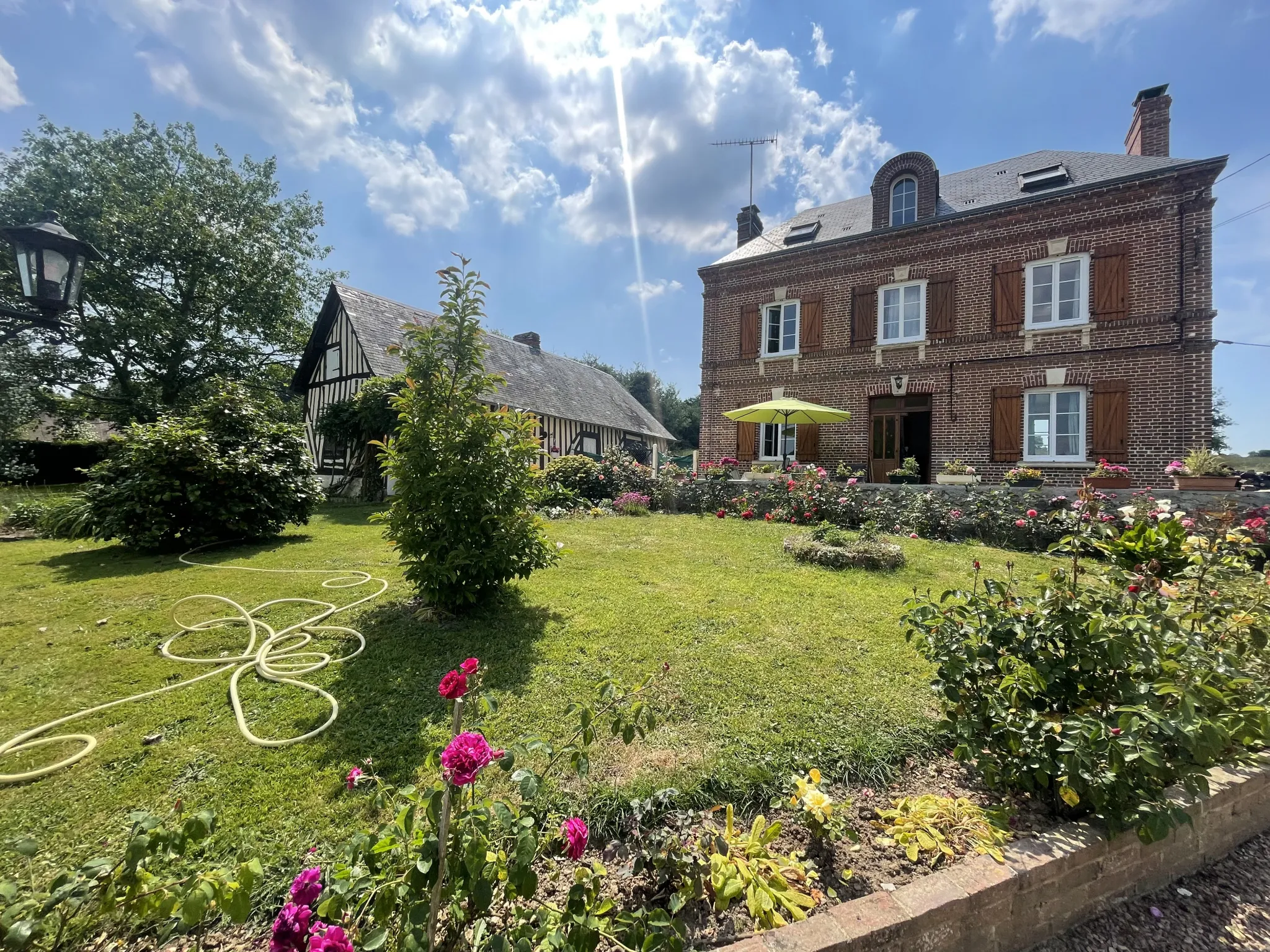 Propriété familiale de deux maisons à Montviette - 1673 m² de terrain 