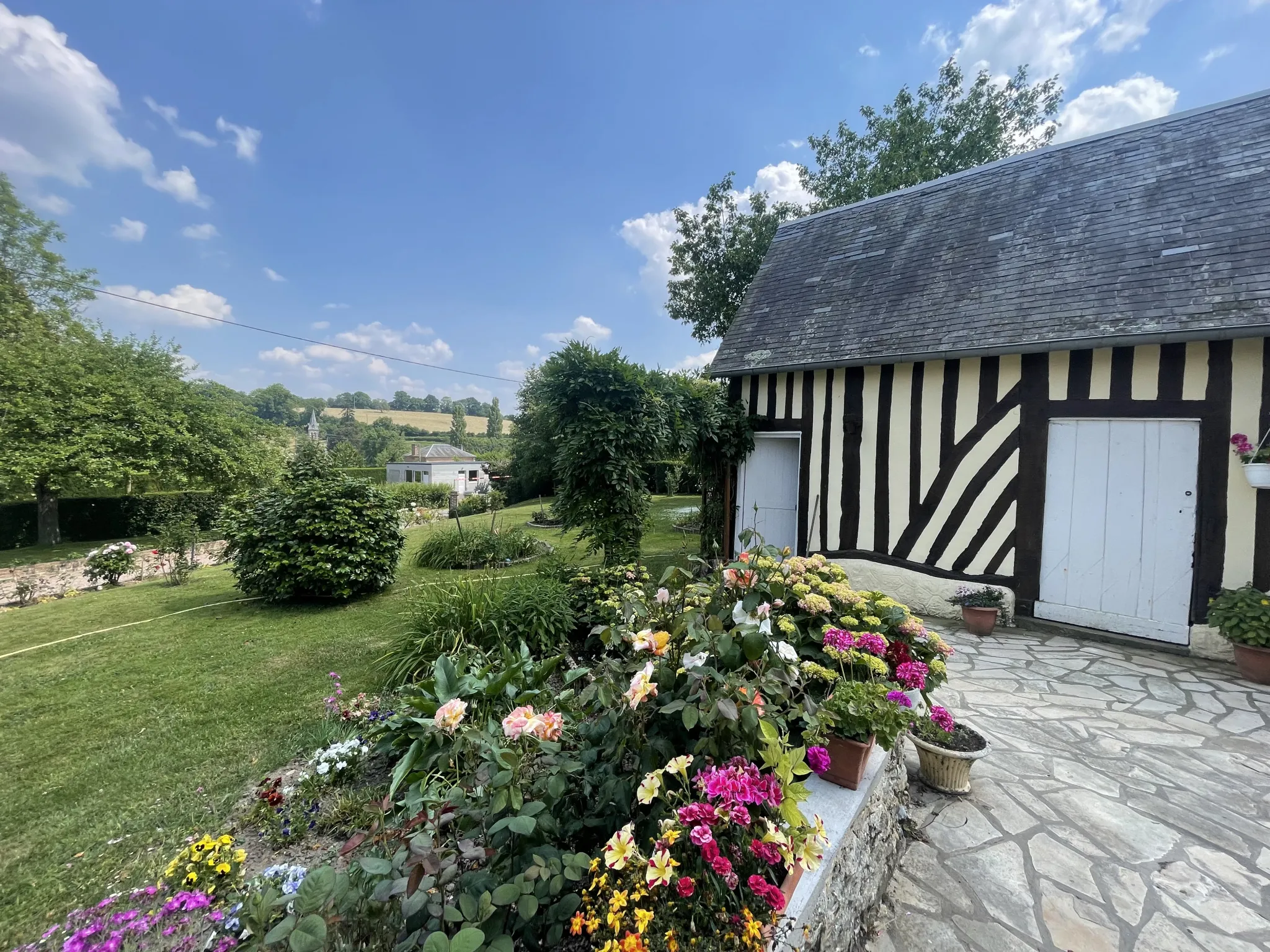 Propriété familiale de deux maisons à Montviette - 1673 m² de terrain 