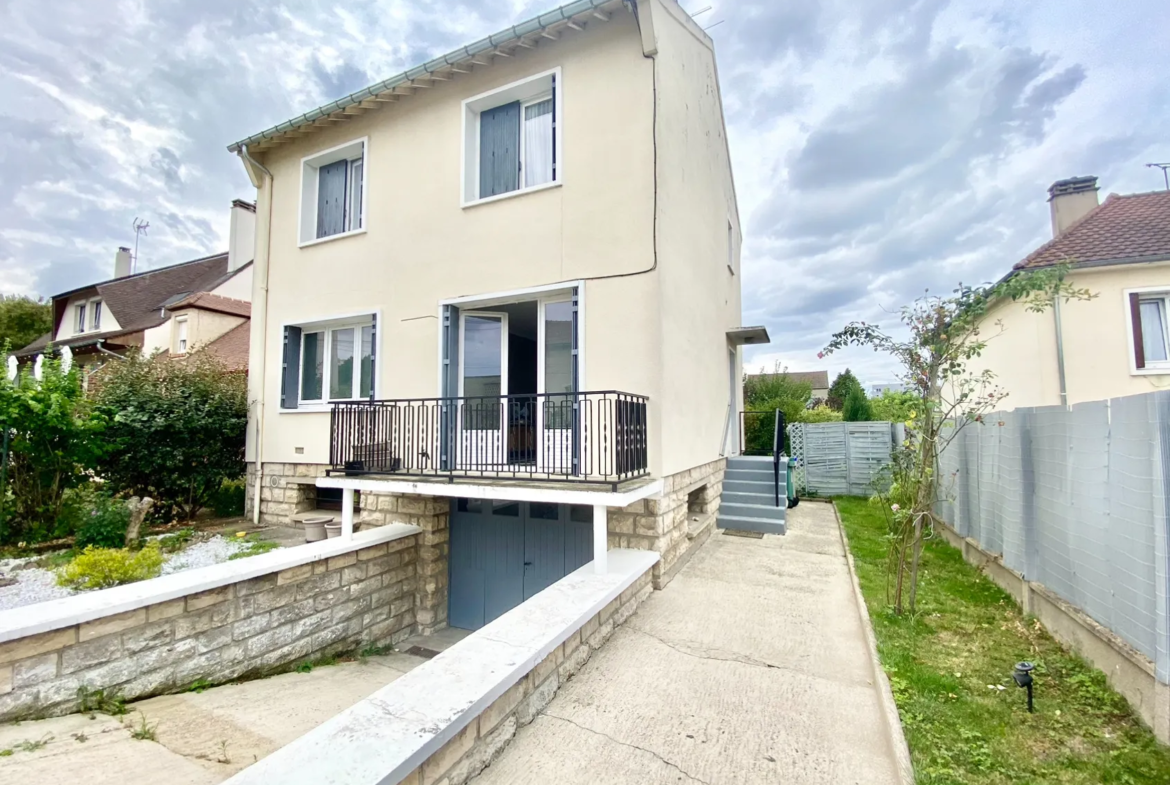 Maison spacieuse avec jardin au centre de Mantes-la-Ville 