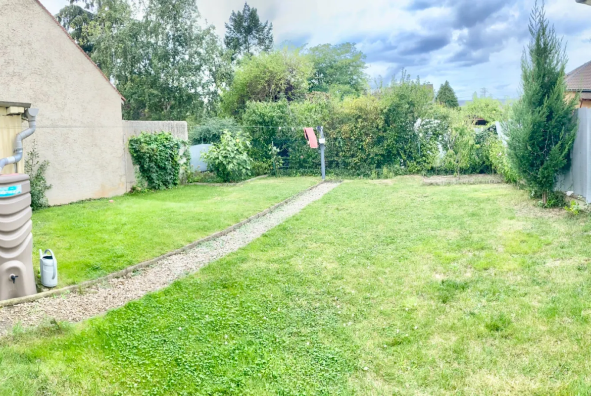 Maison spacieuse avec jardin au centre de Mantes-la-Ville 