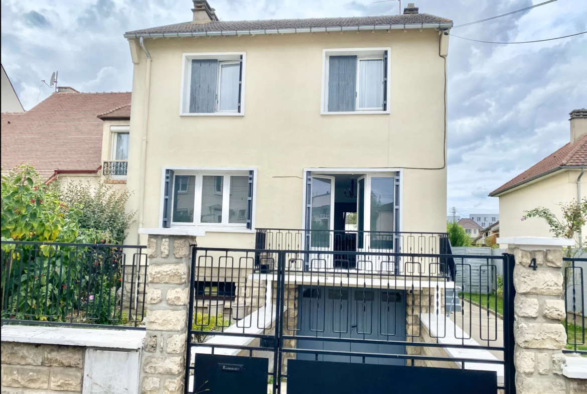 Maison spacieuse avec jardin au centre de Mantes-la-Ville 