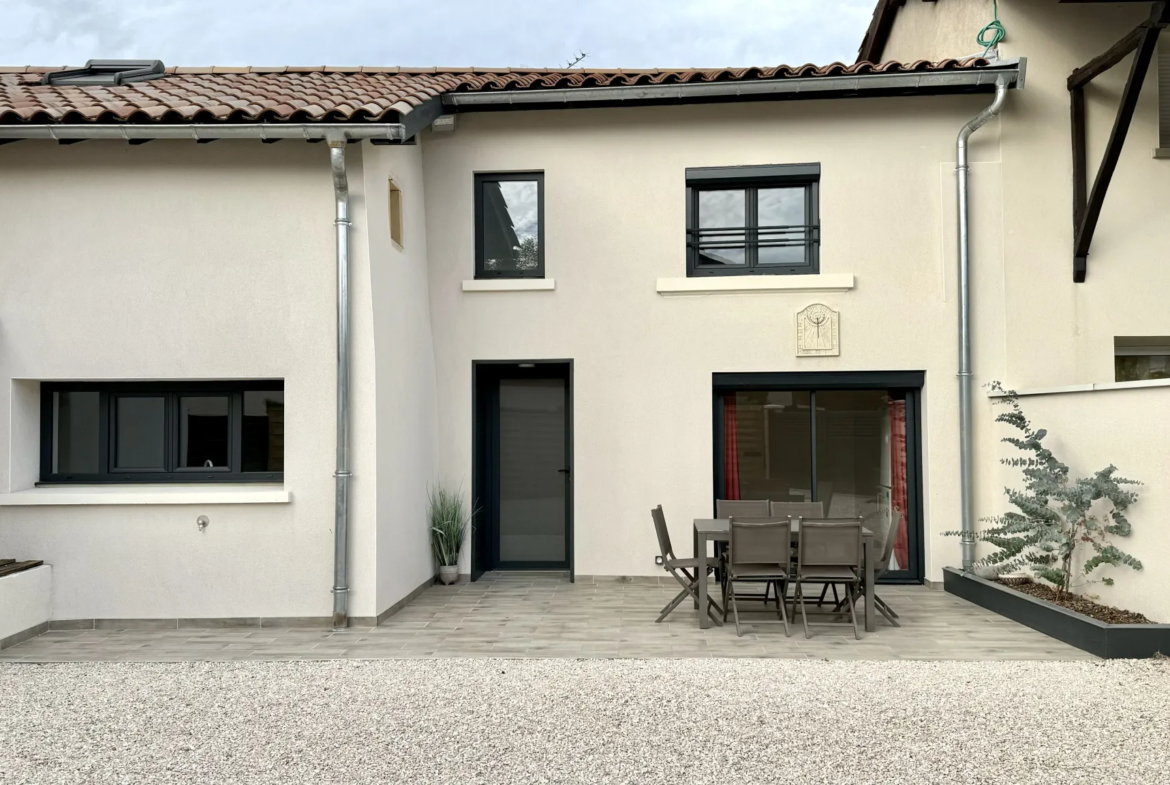 Maison rénovée de 3 pièces - 87 m2 à Messimy-sur-Saône 